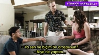 Üvey abla 18 yaşına giren kardeşini milli yapıyor - İlk sikiş videosu